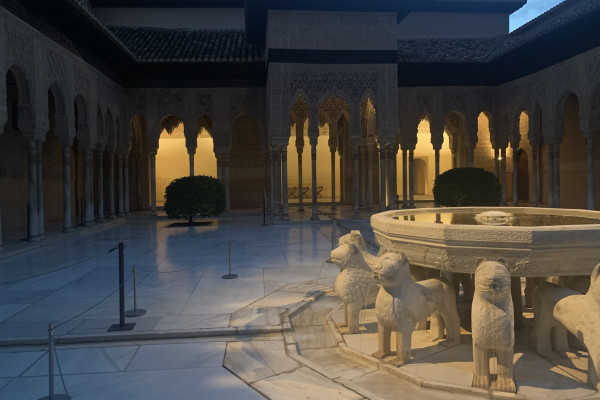 Fuente de los Lenes Iluminada - Alhambra